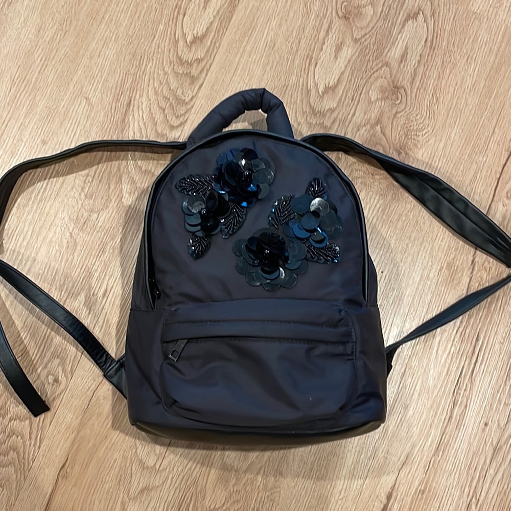 Adorable small backpack  like new with inner and outer pocket- like new